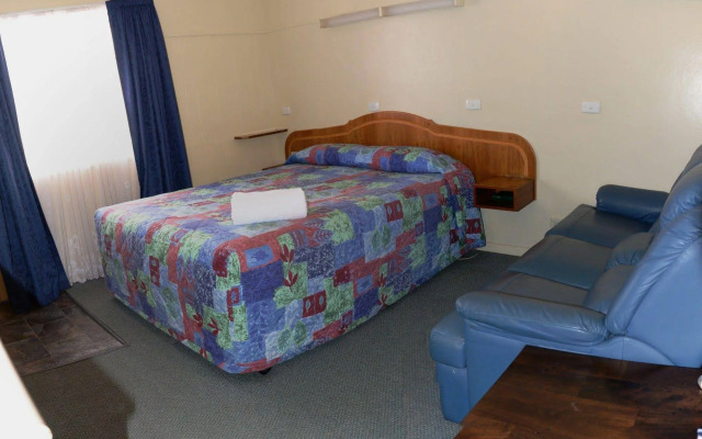 Ardeanal Motel West Wyalong