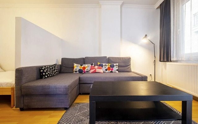 Vibrant Studio Flat Near Taksim Square