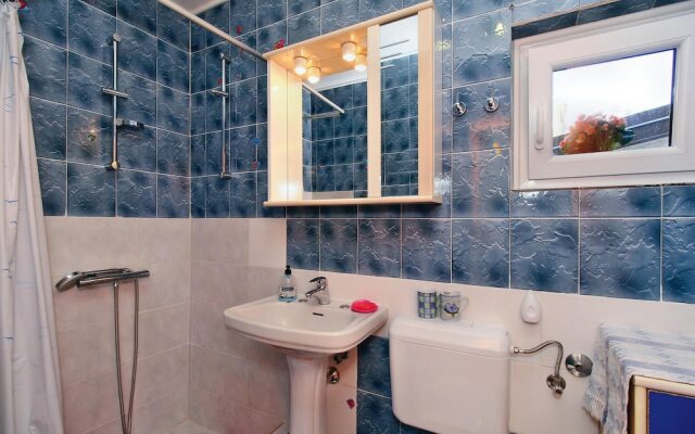 Amazing Home in Novigrad With Wifi and 2 Bedrooms