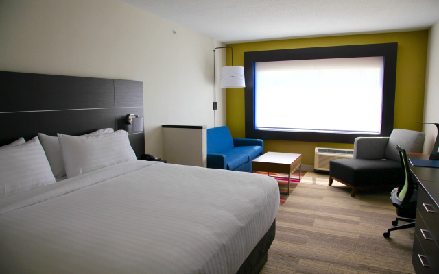 Holiday Inn Express & Suites Oswego by IHG