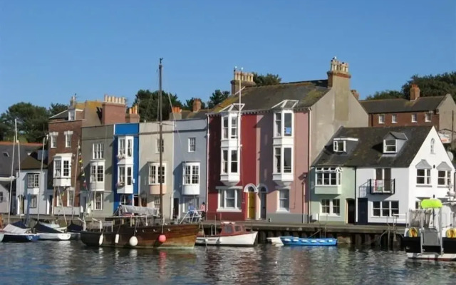 Fuchsia'S Edge, Weymouth