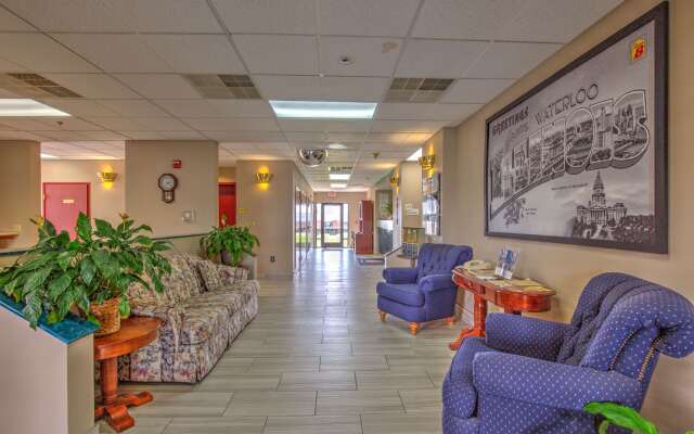 Super 8 by Wyndham Waterloo