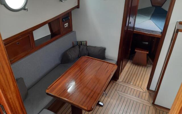 Privé B&B Motorsailer Rataplan