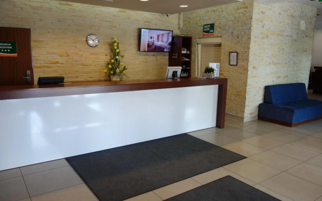 DeSilva Inn Katowice Airport