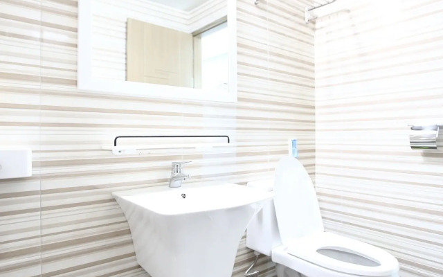 Flora Hostel Pension