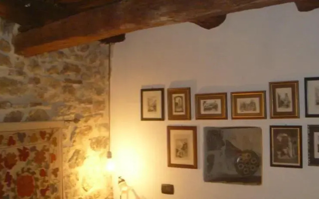 Casa in Borgo Medievale con Giardino ed Escursioni