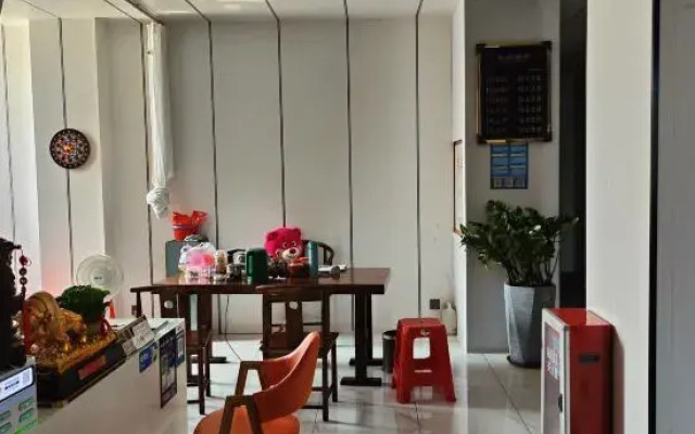 Jiangmen Manzhou Luxury Apartment (Jiangmen East Station Branch)