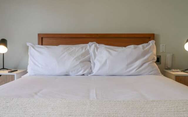 w Fascinating 1BR With Balcony in Miraflores