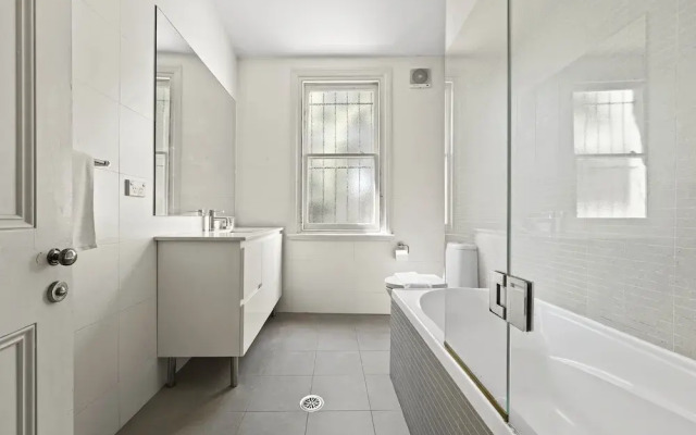 Light Filled Charming Townhouse