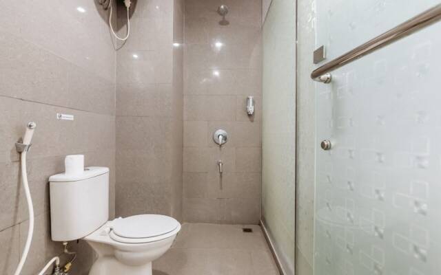 RedDoorz Plus near Mall Taman Anggrek 2