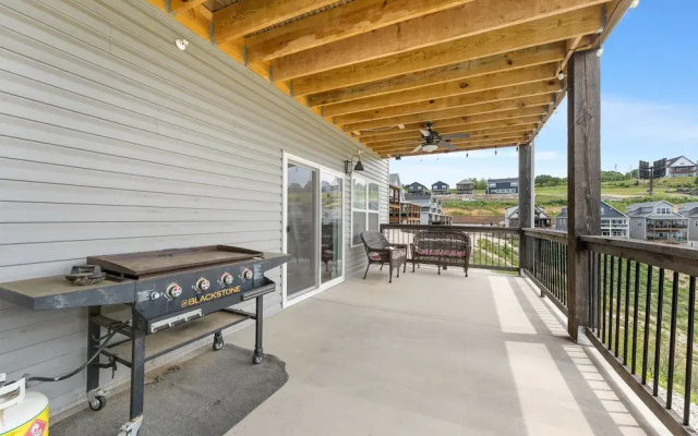 View Topia Vacation Home at Chateau Mountain with Pool and Tub by RedAwning