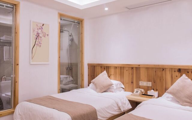 Wuyishan Old Street Sen Live British Inn