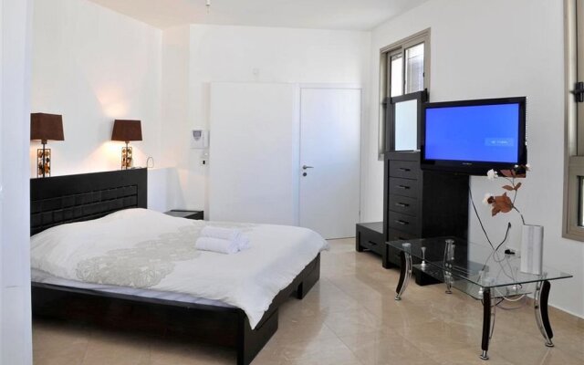 Geula Suites Hotel
