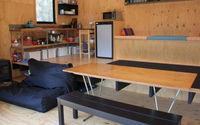 BAY OF FIRES ECO HUT off grid experience at Binalong Bay – Guest Rooms – Binalong Bay