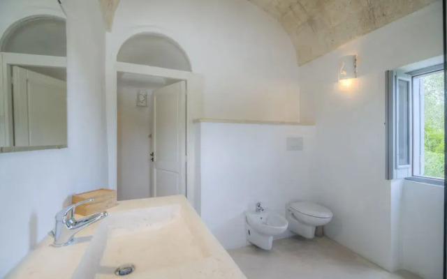 Trullo Grotta Cisternino by Typney