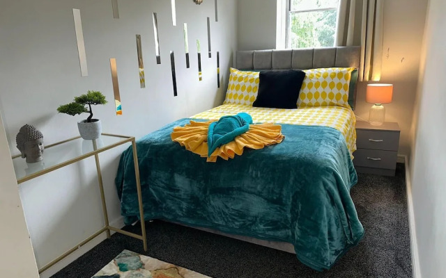 London Luxury Apartment up to 8 Guests