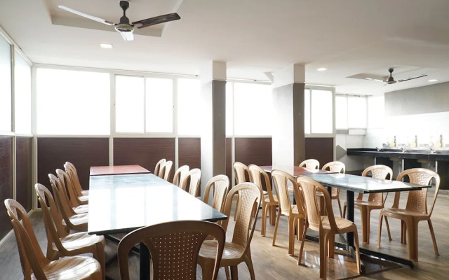 OYO 28029 Living Luxurious Studio Rooms