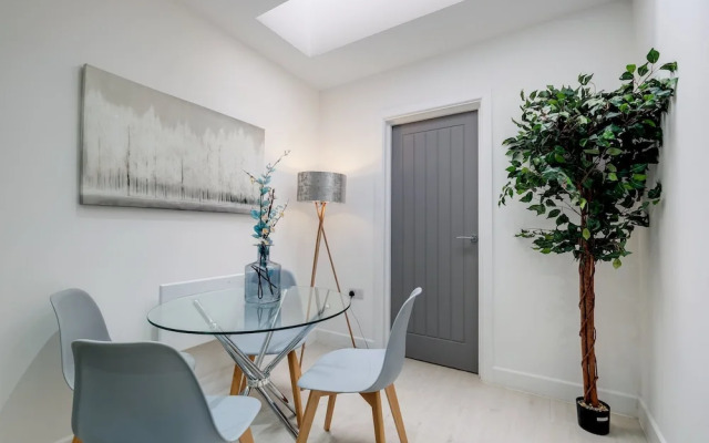 Newly Converted 2BDR 1BA APT in Hounslow