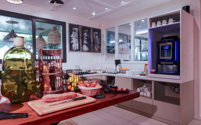 Kyriad Marseille - Vitrolles Aéroport