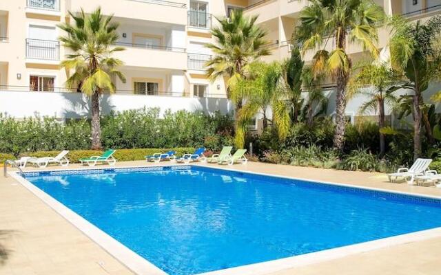 A04 - Large Modern 1 bed Apartment with pool by DreamAlgarve