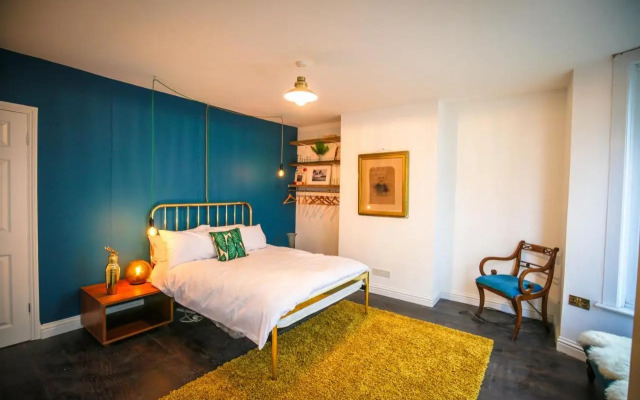 Eclectic seaside 4 bedroom artists residence