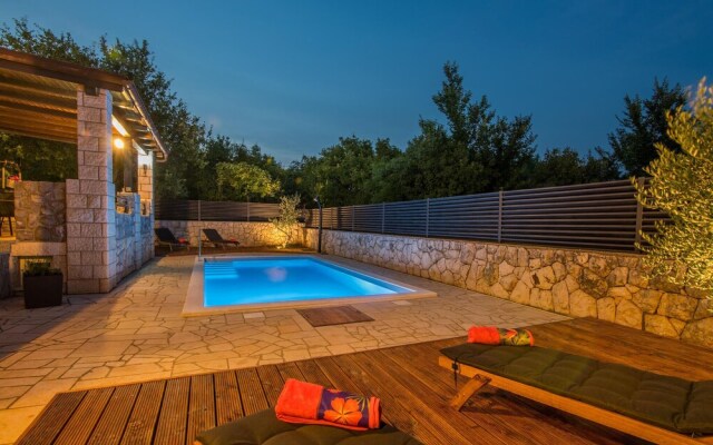 Awesome Home in Lakmartin With Wifi and 3 Bedrooms