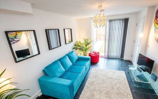 Modern House Close To Centre