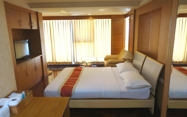 Super OYO 75385 Hotel Win Long