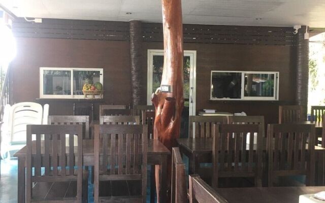 Phumiphat Resort  Koh Mook
