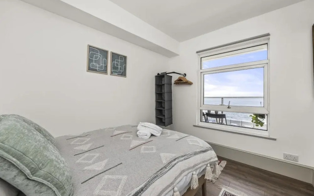 Beachfront Apartment With Sea View By My Getaways