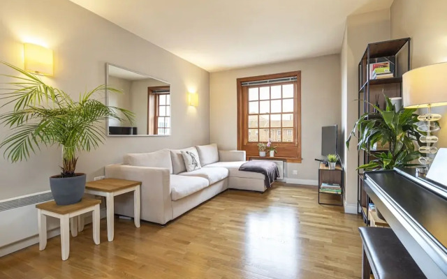 Scott's Avenue by Underthedoormat