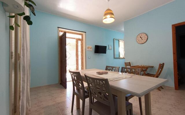 Snug holiday home in Pachino with a balcony/terrace