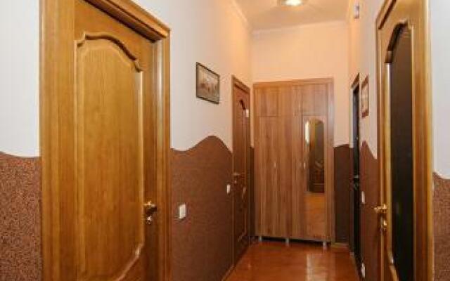 Apartment on brativ Rohatyntsiv 3