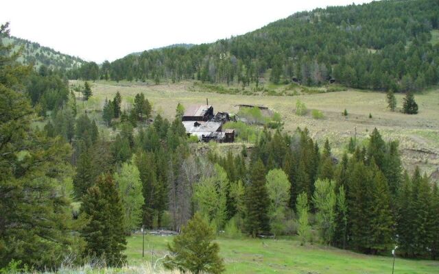 Yellowstone Mountain Cabins