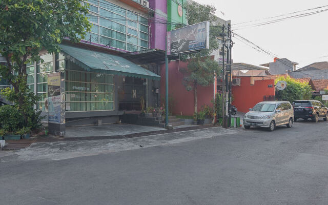 RedDoorz Plus near Undip Pleburan
