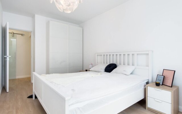 Cosy Two Bedroom Apartment With Stunning City View