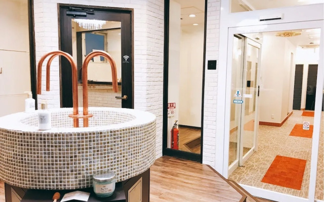 hostel & powder room crane - Caters to Women