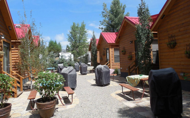 Snake River Cabin Village