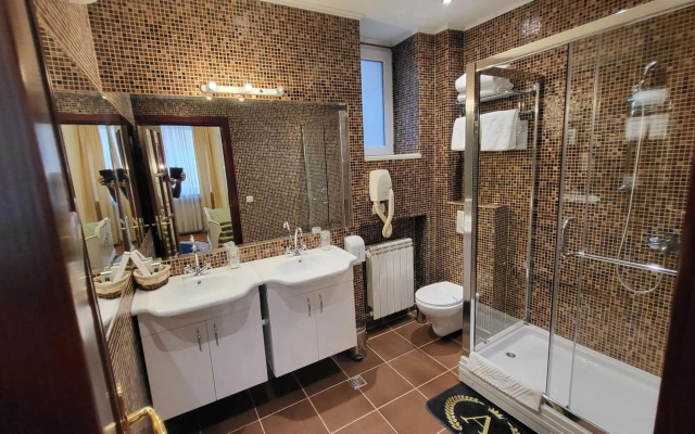 Queen's Astoria Design Hotel