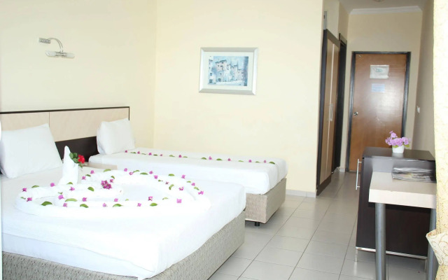 Side Beach Club Hotel