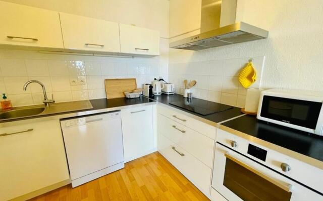 Magnificent 40m With Terrace And Sea View