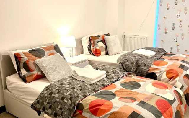Lovely Flat With Free Parking & Wheelchair Access