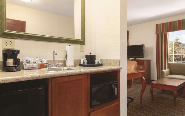 Hampton Inn & Suites Greenfield