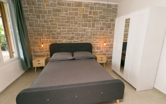 Apartment Seafront Tambaca