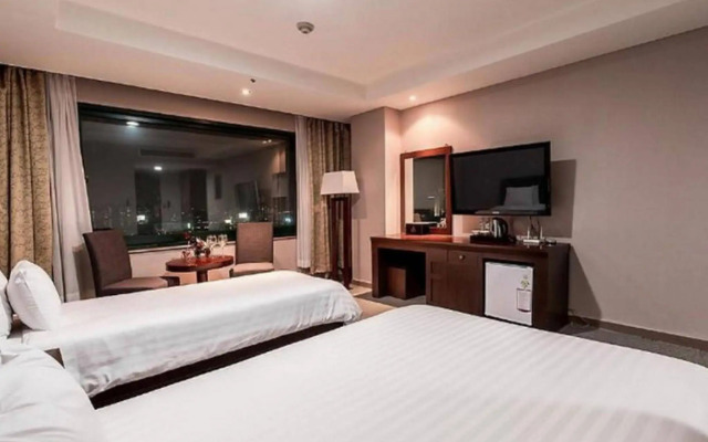 New Hilltop Hotel