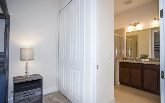 Fabulous Vacation Home  w/ Screened Pool Close To Disney 146