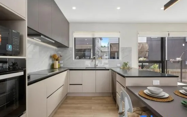 Elegant Stay with a Sunny Patio for Relaxation — 4-star hotel in North Auckland