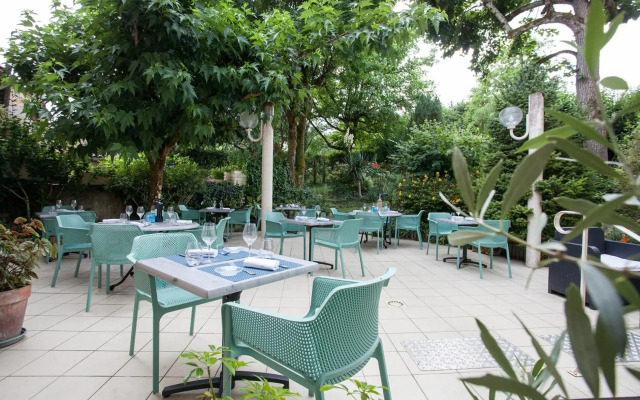 Logis Hôtel Le Lion d'Or