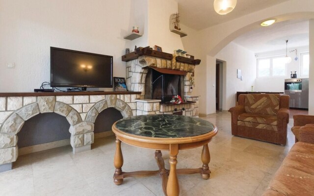 Amazing Home in Barbat With Wifi and 7 Bedrooms