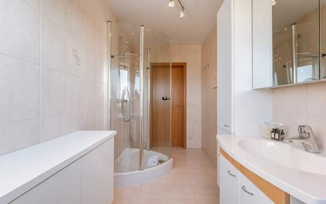 Huswell - Comfortable Apartment With Scenic Views